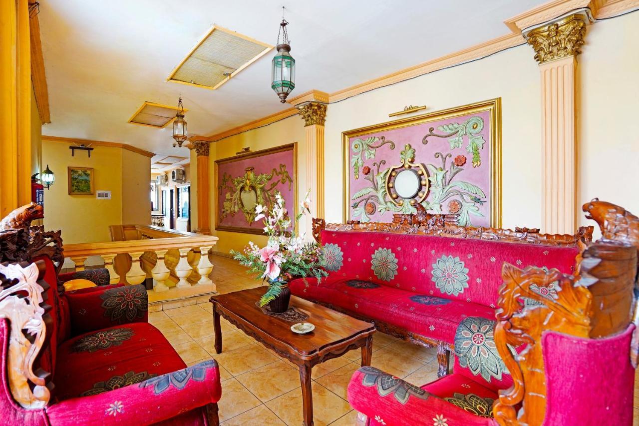 Oyo 91390 Kost Grand Royal Elite 호텔 수라바야 외부 사진